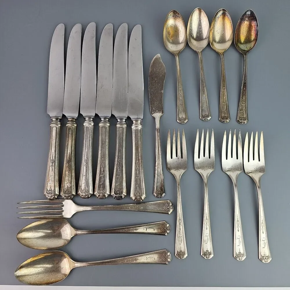 Vintage Oneida Lady Grace 1933 Tudor Silverplate 18 Pc Flatware Set Monogram J